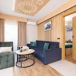 Three Cubs By Renters Prestige Apartment *