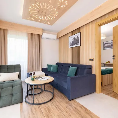 Three Cubs By Renters Prestige Daire *